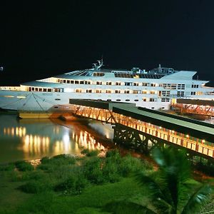 Vintage Luxury Yacht Hotel